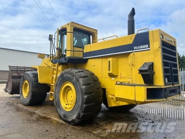 Komatsu WA 600-1 Pale gommate