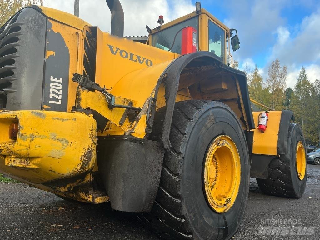Volvo L 220 E Pale gommate