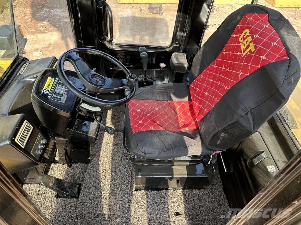 CAT 966G Pale gommate