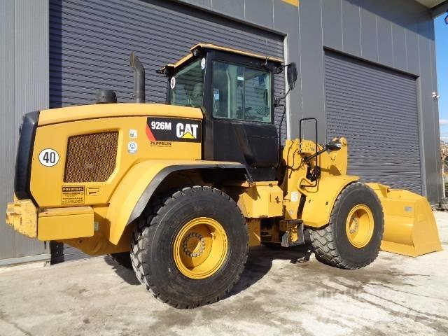 CAT 926M Pale gommate