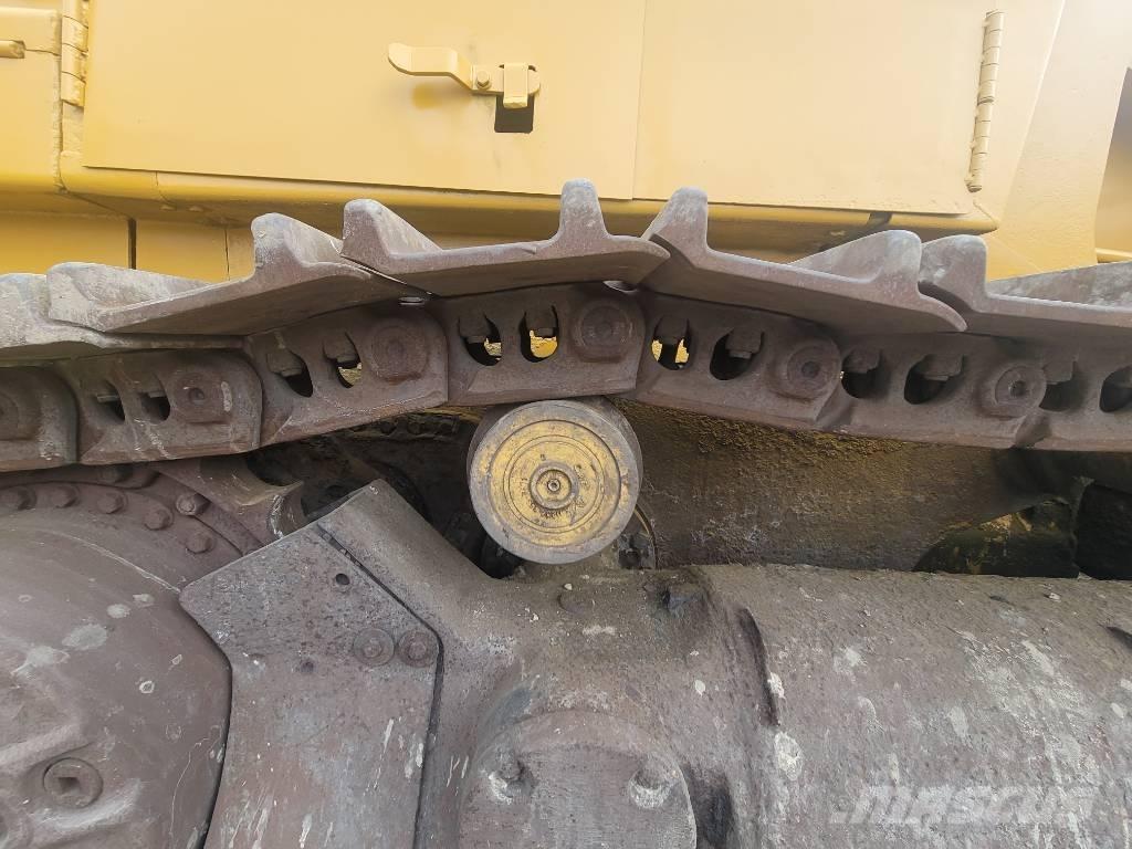 CAT 973 Pale cingolate