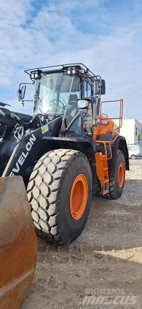 Doosan DL 320-7 Pale gommate