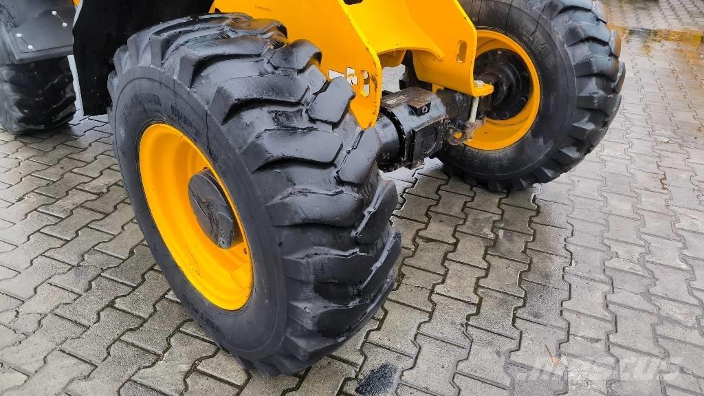 JCB 406 Pale gommate