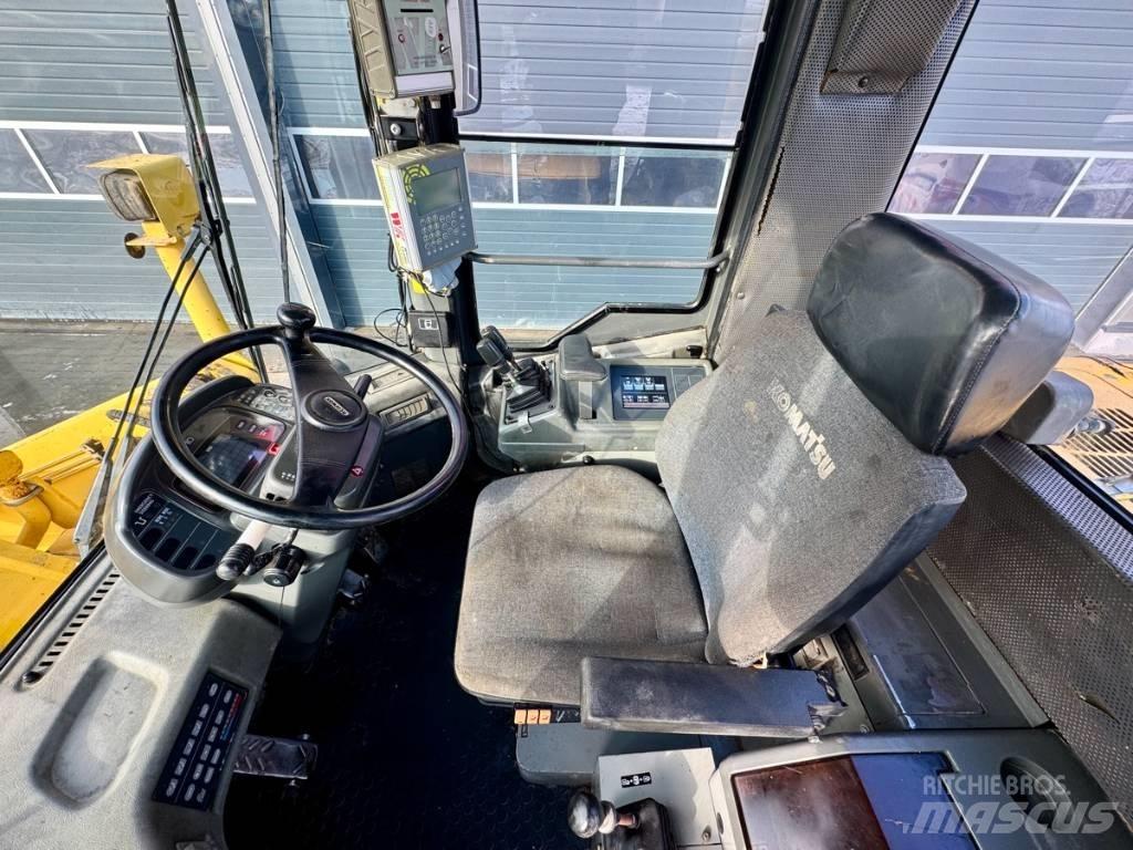 Komatsu WA 470-3H Pale gommate