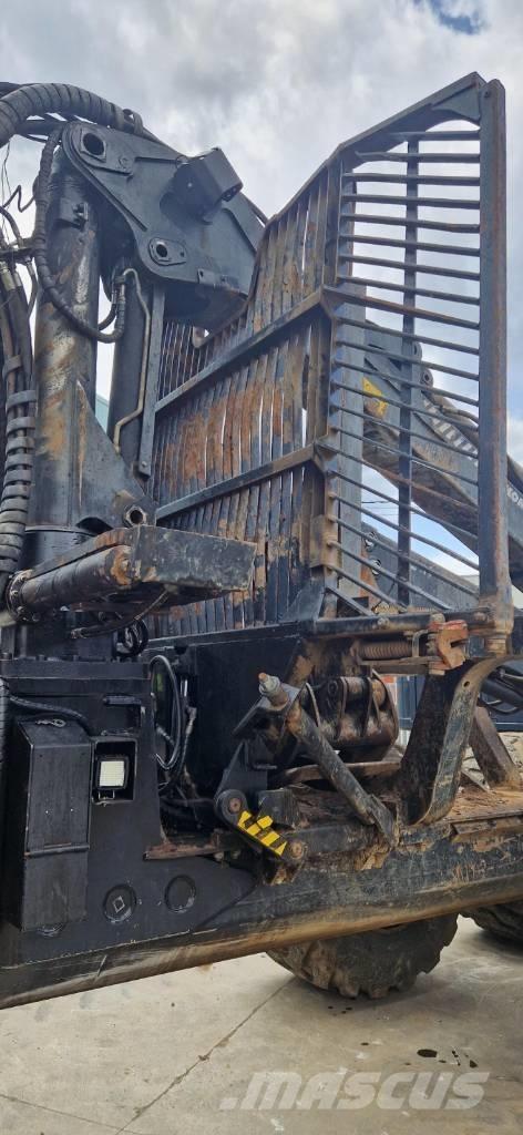 Komatsu 895 Forwarder