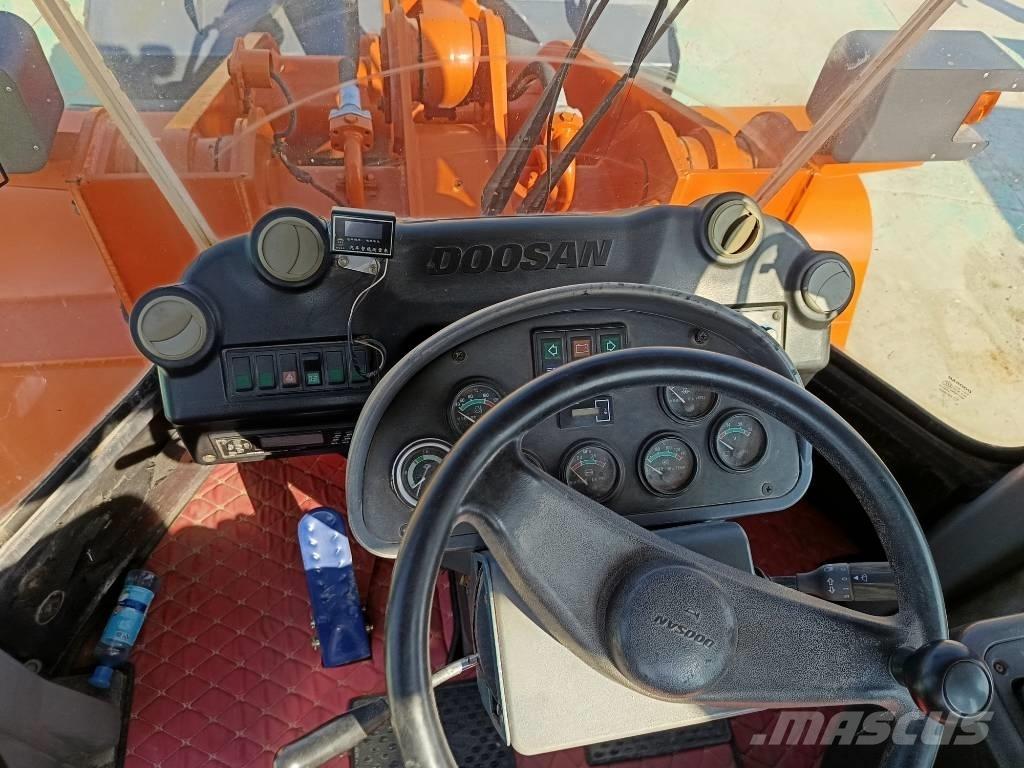 Doosan DL 505 Pale gommate