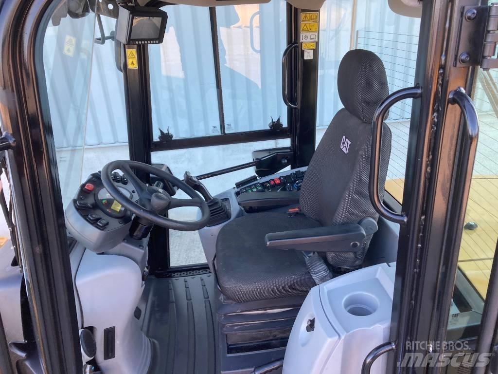 CAT 910 Pale gommate