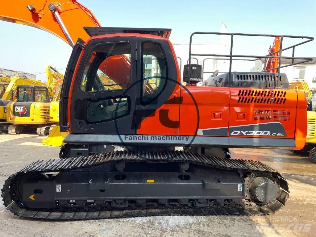 Doosan DX300 Escavatori cingolati