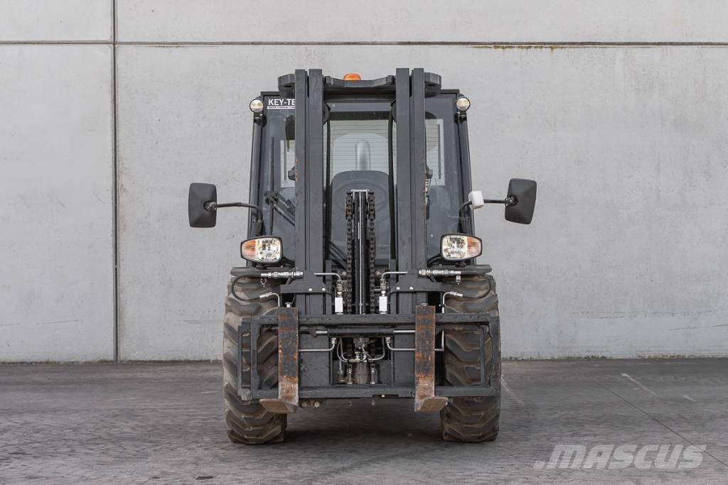 Manitou MC 25-4 Carrelli elevatori diesel
