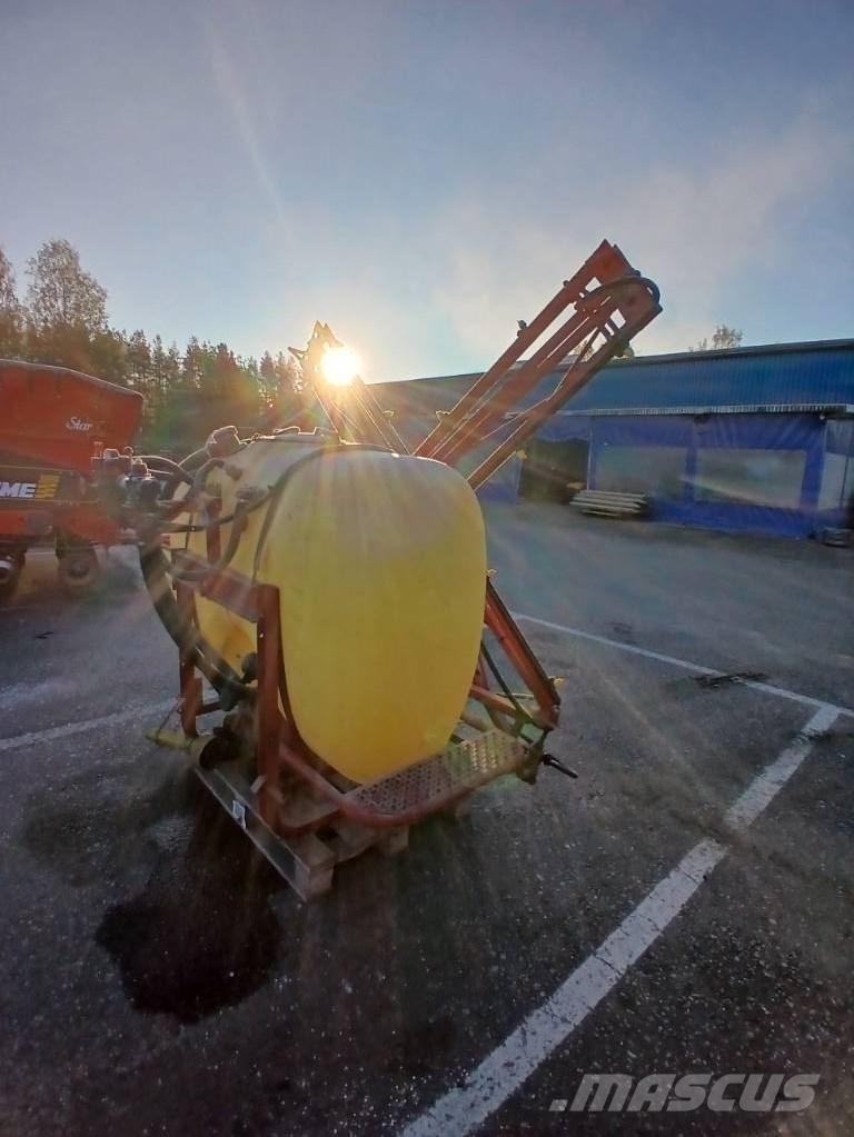 Hardi NK 850 / 12M Irroratori montati
