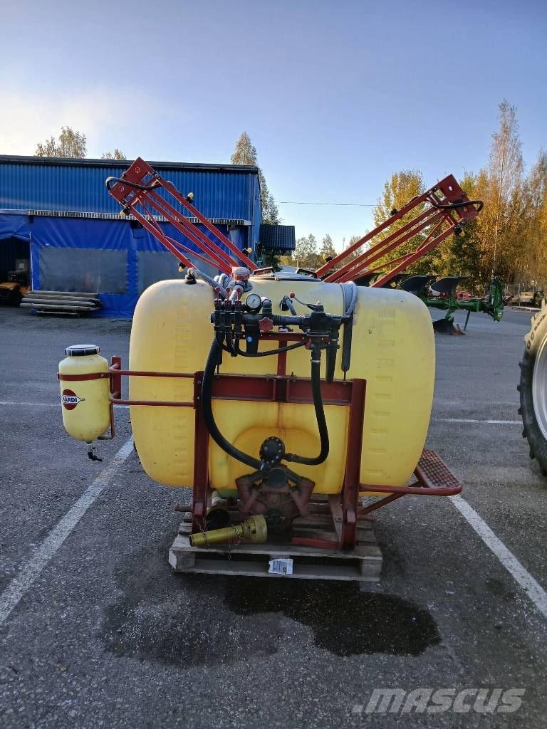 Hardi NK 850 / 12M Irroratori montati