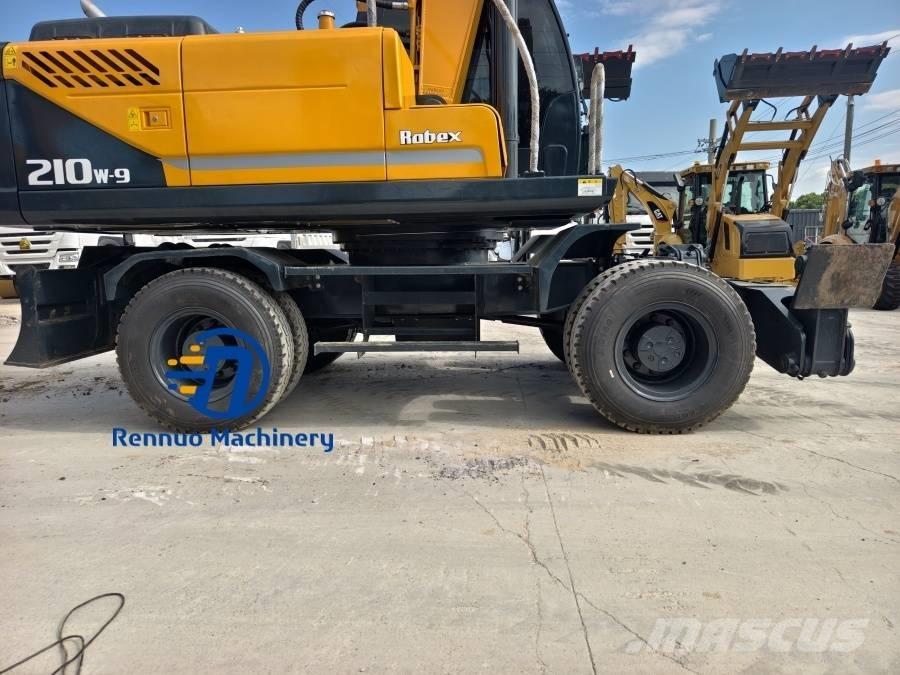 Hyundai 210W-9 Escavatori gommati