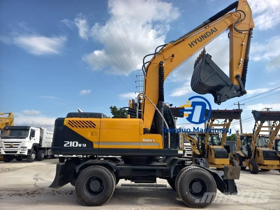Hyundai 210W-9 Escavatori gommati