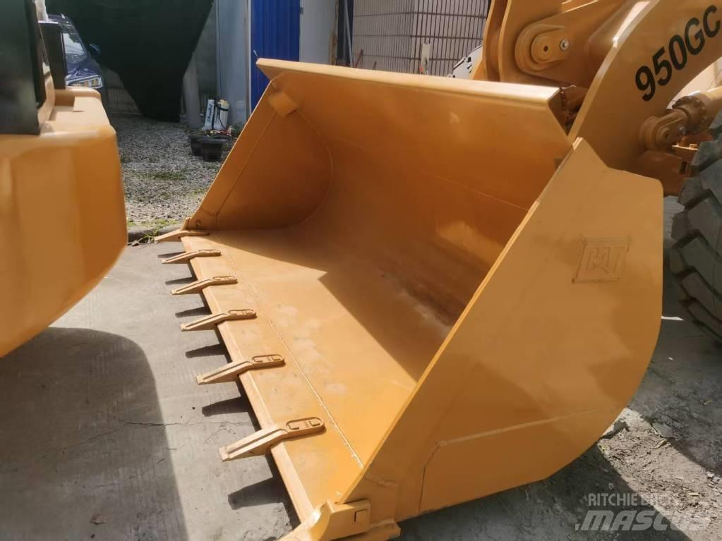 CAT 950gc Pale gommate