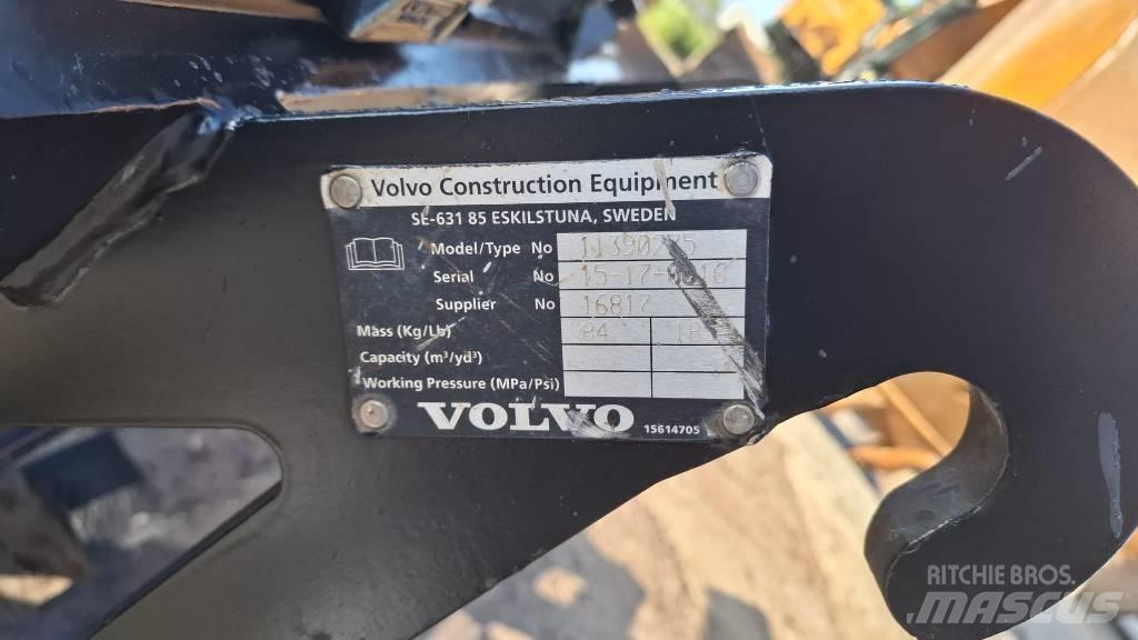 Volvo BM L20B Pale gommate