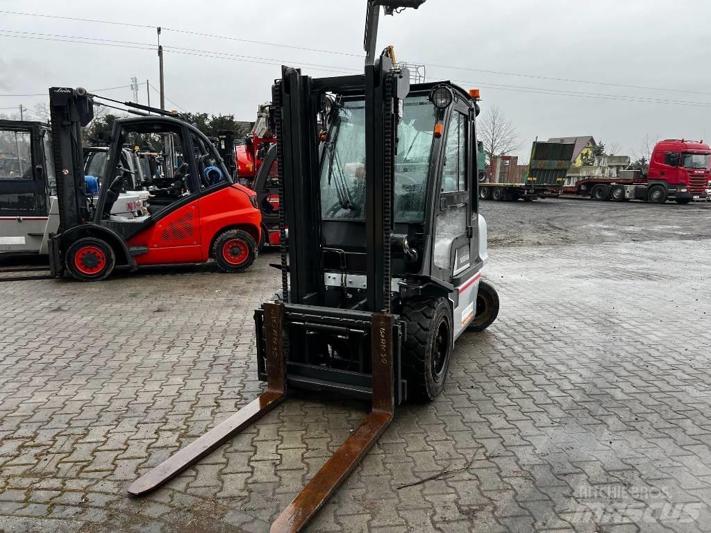 Nissan UG1D2A30LQ Carrelli elevatori GPL
