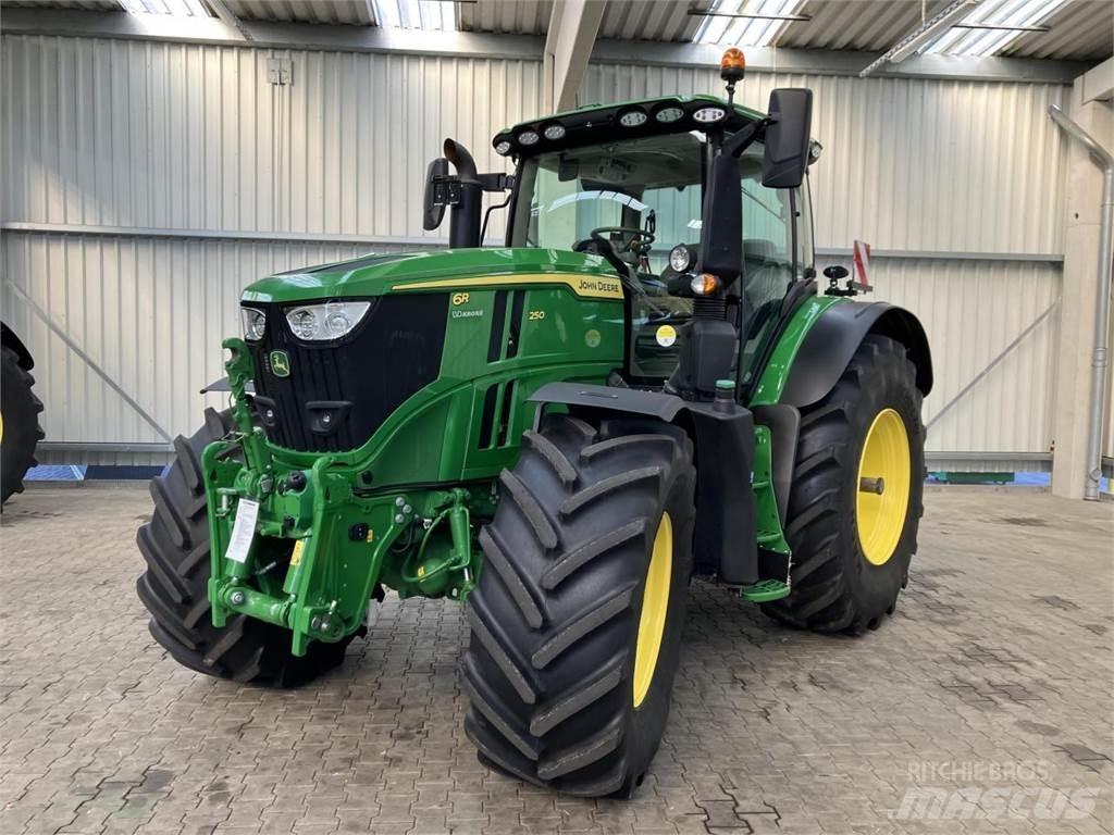 John Deere 6R 250 Trattori