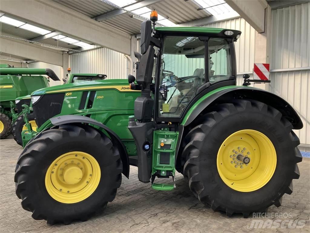 John Deere 6R 250 Trattori