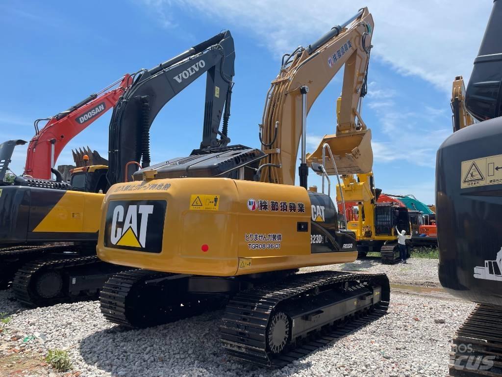 CAT 323D2 Escavatori cingolati