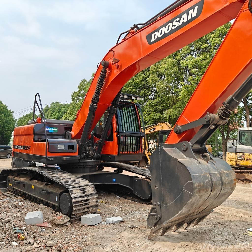 Doosan DX225-9C Escavatori cingolati
