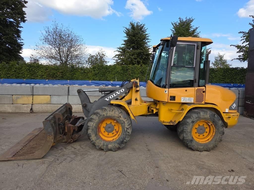 Volvo L 30 D Pale gommate