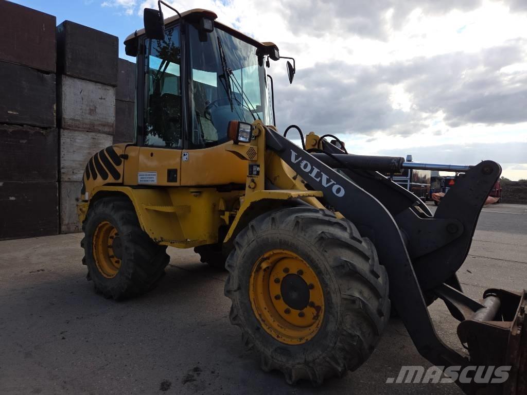 Volvo L 30 D Pale gommate
