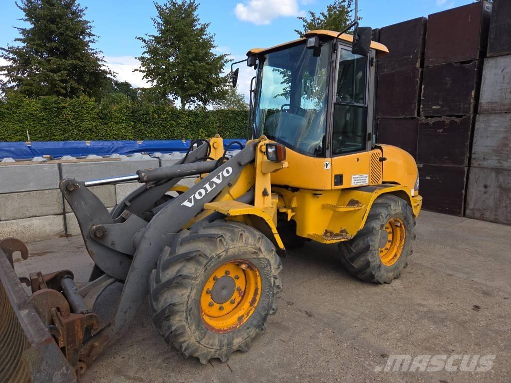 Volvo L 30 D Pale gommate