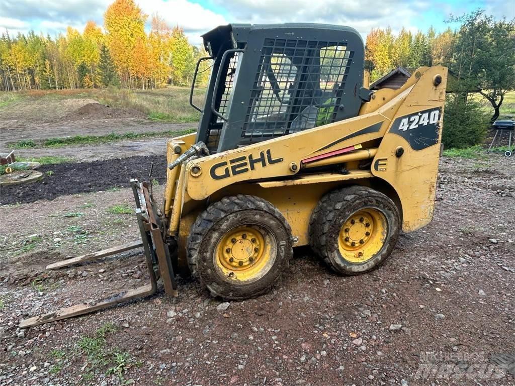 Gehl 4240 Mini Pale Gommate
