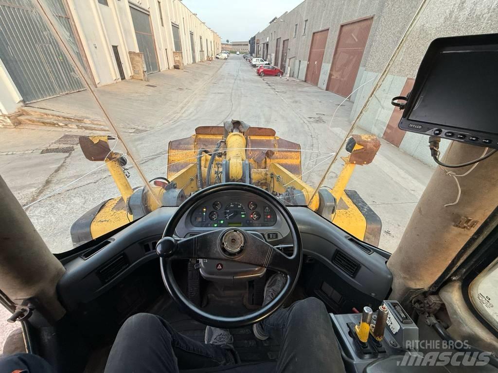 Komatsu WA 380-5H Pale gommate