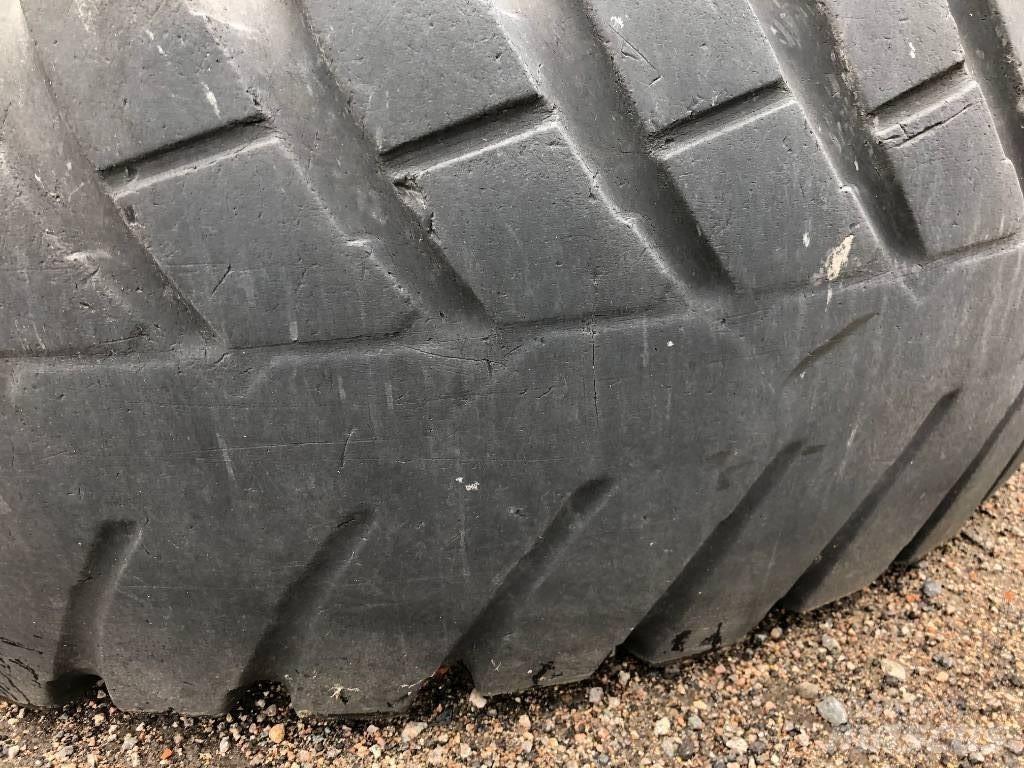 Nokian 400/80R28 Pneumatici, ruote e cerchioni