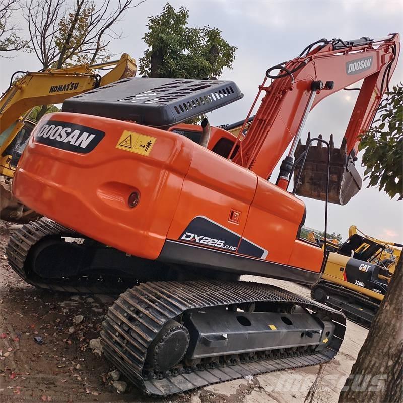 Doosan DX 225 Escavatori cingolati