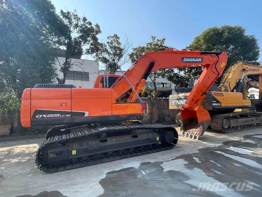 Doosan DX 225 LC Escavatori cingolati