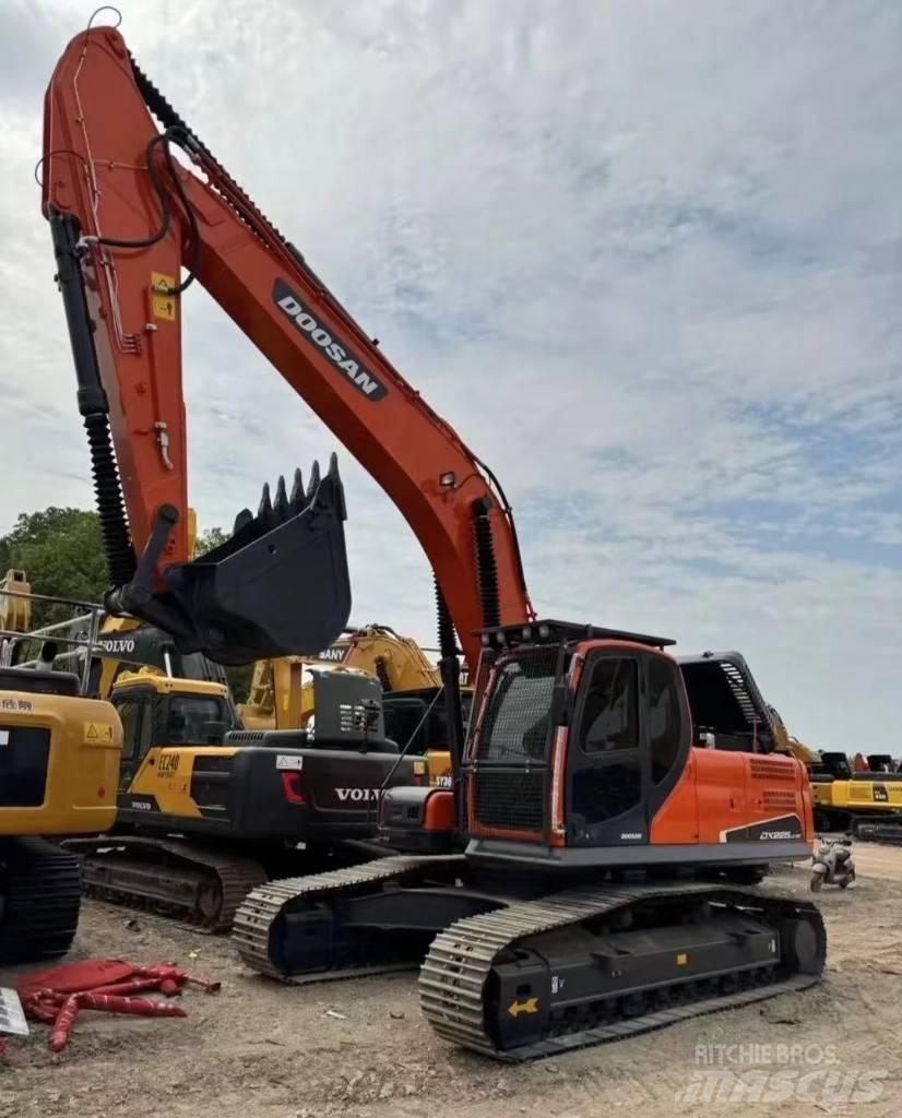 Doosan DX 225 Escavatori cingolati