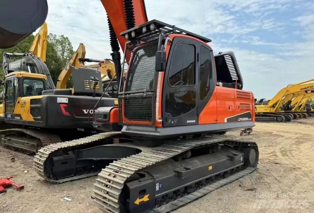 Doosan DX 225 Escavatori cingolati