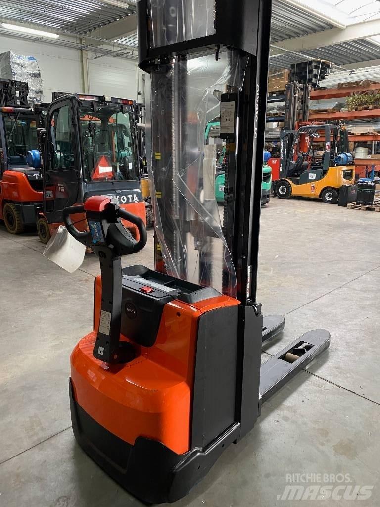 Toyota SWE120L (nowy) Carrelli elevatori elettrici