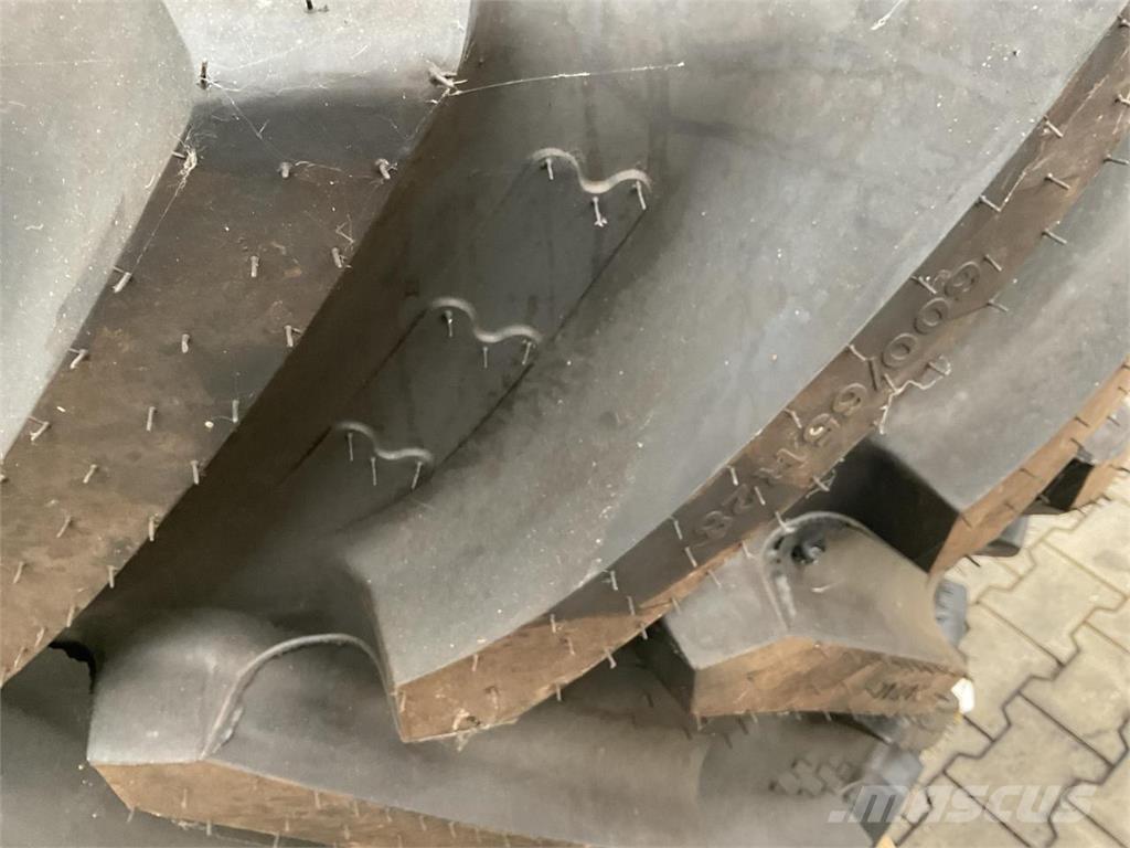 BKT 600/65R28 Pneumatici, ruote e cerchioni