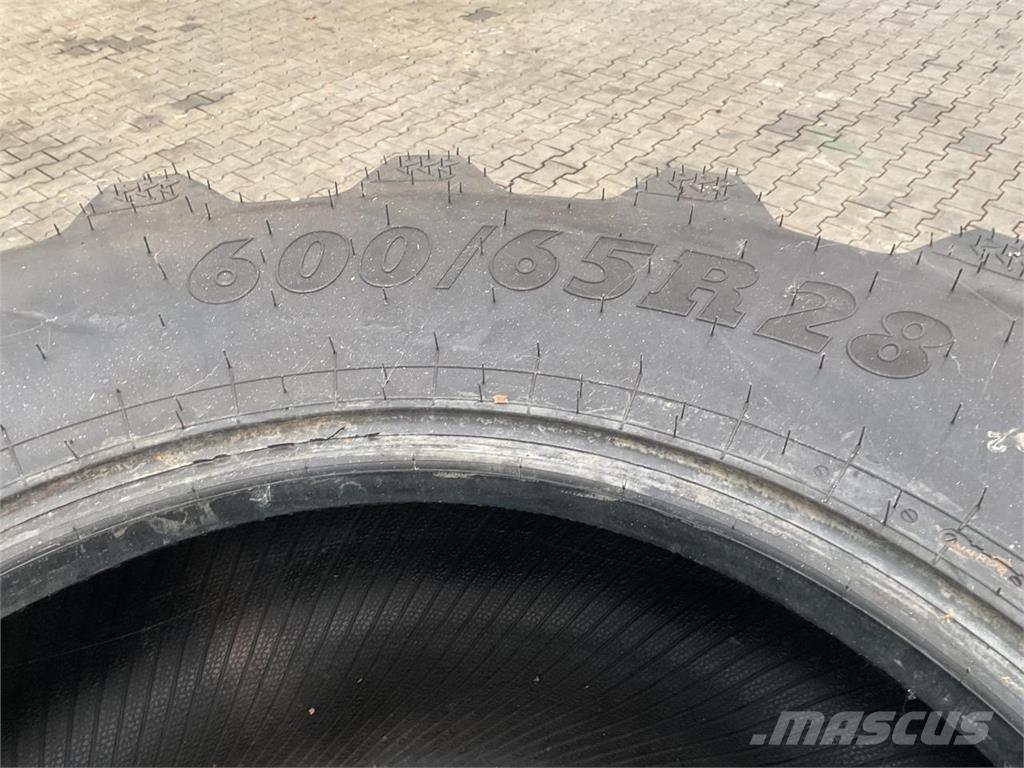 BKT 600/65R28 Pneumatici, ruote e cerchioni
