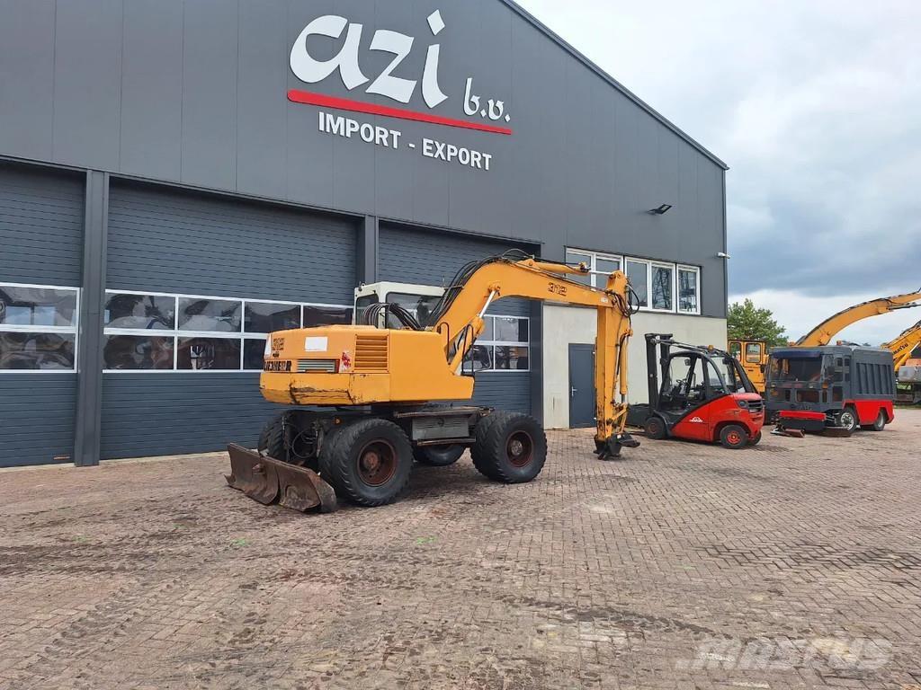 Liebherr A312 Escavatori gommati