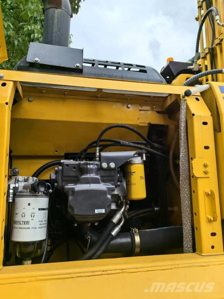 Komatsu PC 220-8 Escavatori cingolati