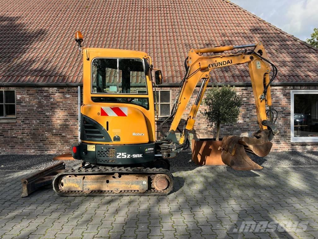 Hyundai R25Z-9 AK Escavatori cingolati