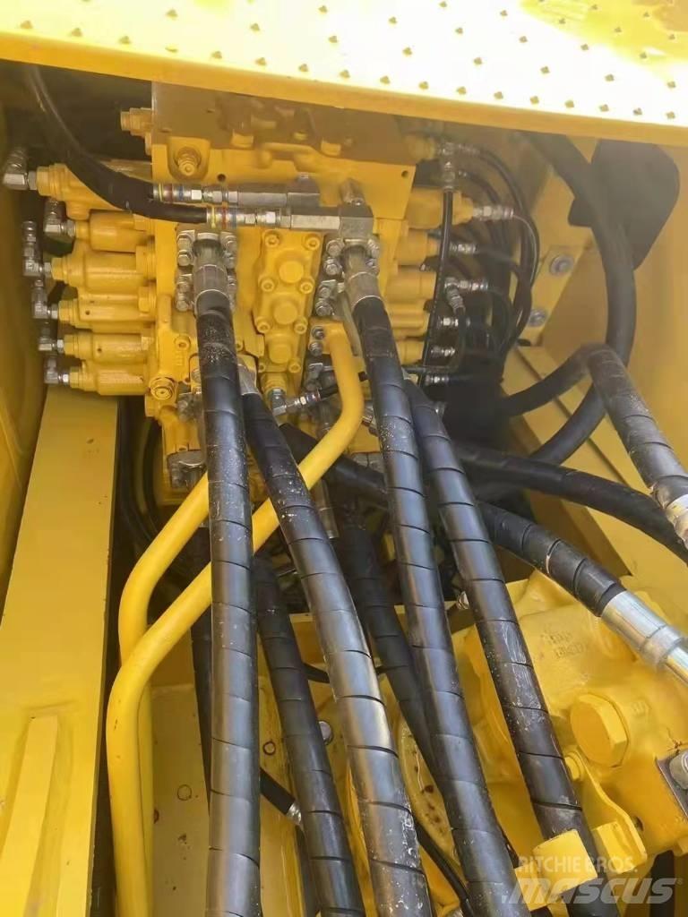 Komatsu PC 220-8 Escavatori cingolati