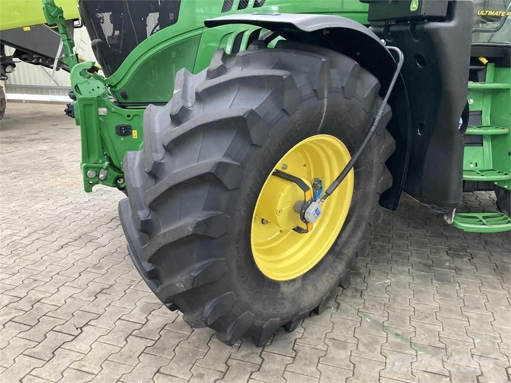 John Deere 6215R Trattori