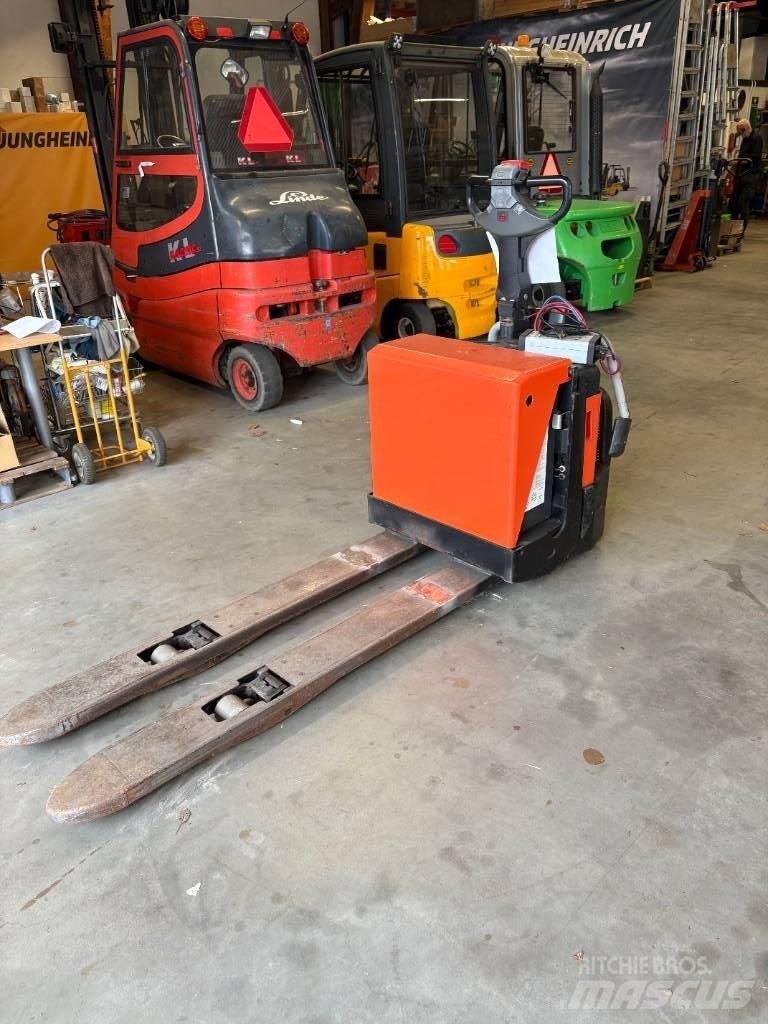 BT LPE 200 / 8 Carrelli elevatori bassi a piattaforma