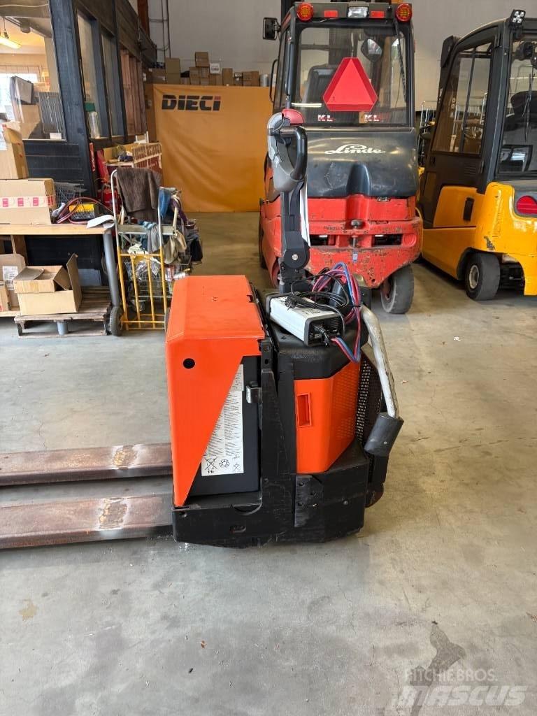 BT LPE 200 / 8 Carrelli elevatori bassi a piattaforma