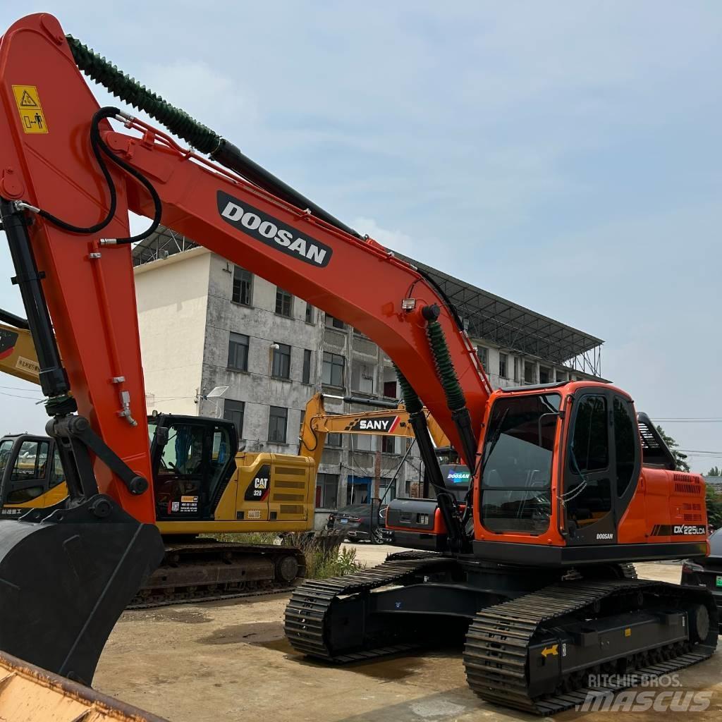 Doosan DX 225 LC Escavatori cingolati