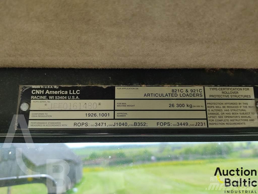 CASE 821 C Pale gommate