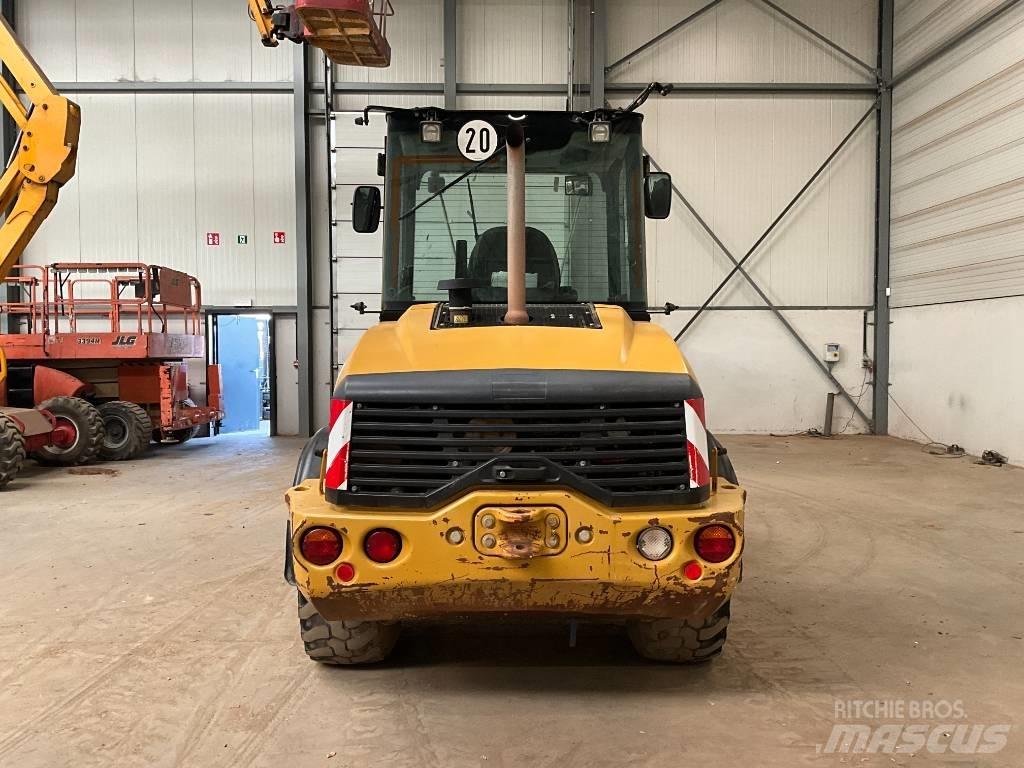 CAT 908 M Pale gommate