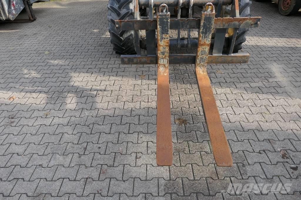 Komatsu WA 100 M-5 Pale gommate