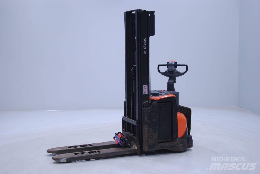 Toyota SWE120L Transpallet uomo a terra