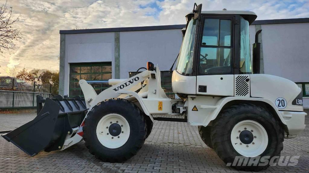 Volvo L 30 B Pale gommate